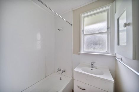 Photo of property in 130 Chichester Drive, Rosehill, Papakura, 2113