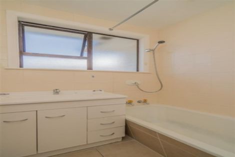 Photo of property in 72 Kelman Road, Kelston, Auckland, 0602