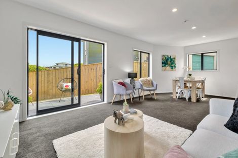 Photo of property in 84a Stewart Drive, Newlands, Wellington, 6037