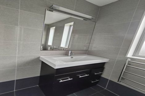 Photo of property in 8 The Rosebowl, Sunnyhills, Auckland, 2010