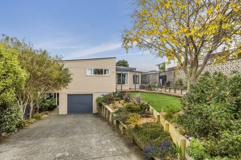 Photo of property in 22 Kingston Heights Road, Kingston, Wellington, 6021