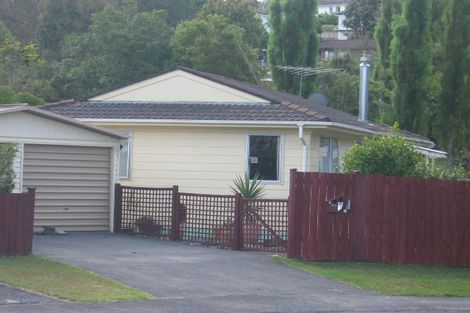 Photo of property in 8 Wanita Place, Totara Vale, Auckland, 0629