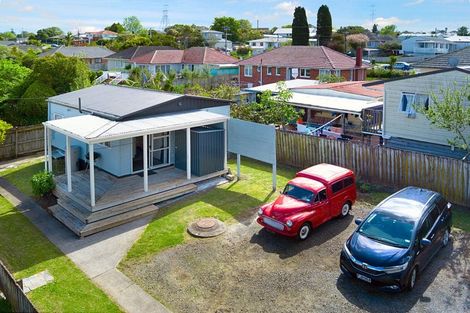 Photo of property in 1/8 Devon Street, Te Atatu South, Auckland, 0610