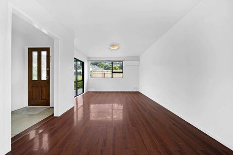 Photo of property in 26 Lambrown Drive, Totara Vale, Auckland, 0629