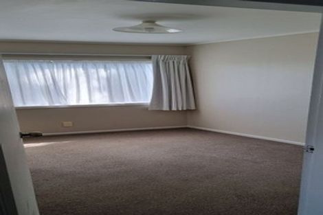 Photo of property in 1/15 Bloomsbury Grove, Newlands, Wellington, 6037