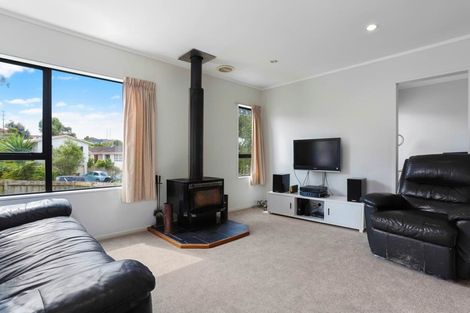 Photo of property in 6 Thalia Place, Totara Vale, Auckland, 0629