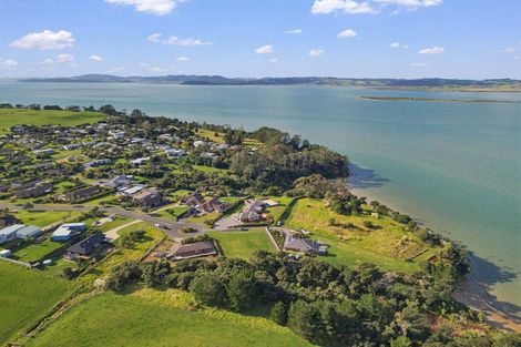 Photo of property in 96 Omana Avenue, Shelly Beach, South Head, 0874