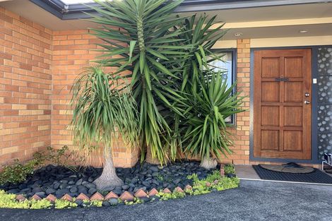Photo of property in 28 Donegal Park Drive, Flat Bush, Auckland, 2019