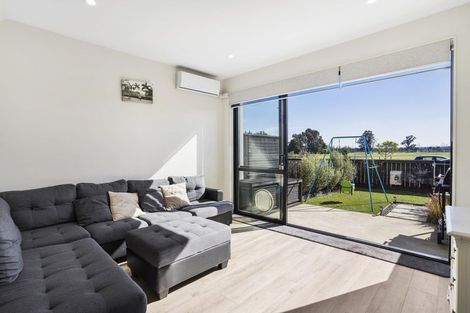 Photo of property in 43 Walsh Road, Papakura, 2110