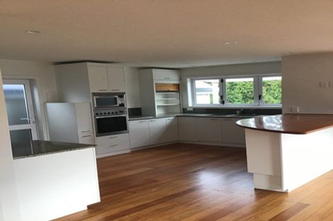 Photo of property in 60 Lathrope Road, Kumeu, 0892