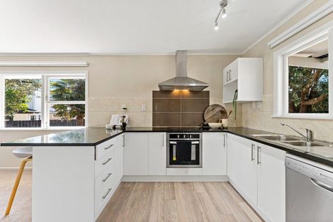 Photo of property in 24 Mackenzie Street, Te Atatu South, Auckland, 0610