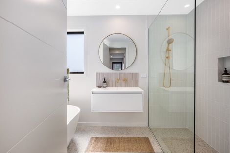 Photo of property in 75 Queen Charlotte Drive, Aotea, Porirua, 5024