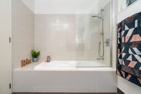 Photo of property in 58 Tiketike Way, Brooklyn, Wellington, 6021