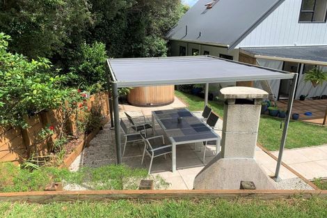 Photo of property in 21 Pohutukawa Avenue, Red Beach, 0932