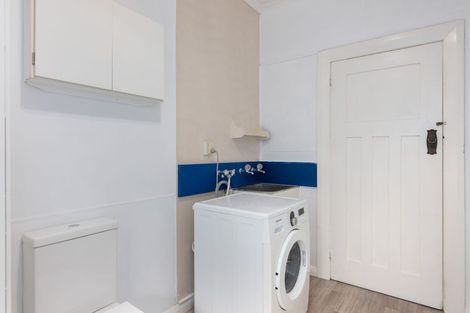 Photo of property in 90 Wellington Street, Picton, 7220