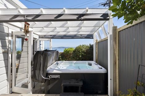 Photo of property in 409 Marine Drive, Mahina Bay, Lower Hutt, 5013