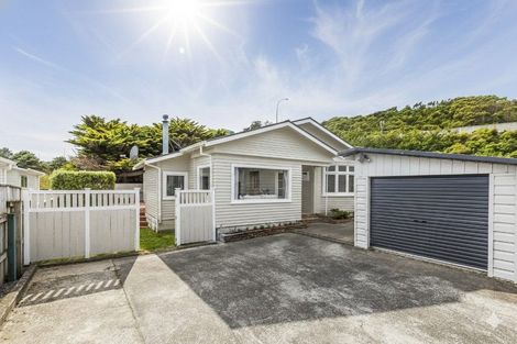 Photo of property in 43a Collins Avenue, Tawa, Wellington, 5028