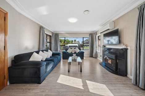 Photo of property in 3 Mckean Avenue, Manurewa, Auckland, 2102