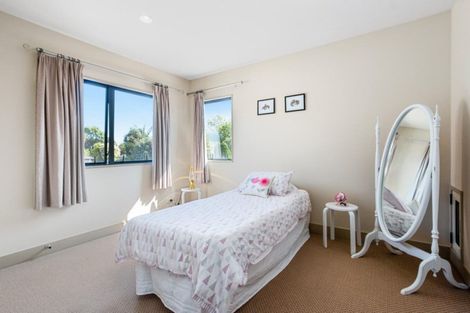 Photo of property in 11 Piriti Drive, Te Atatu Peninsula, Auckland, 0610