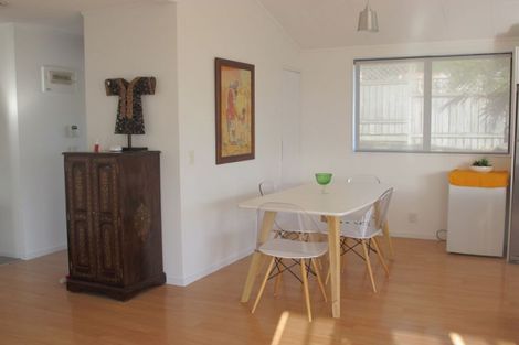 Photo of property in 2/1001 Beach Road, Torbay, Auckland, 0630