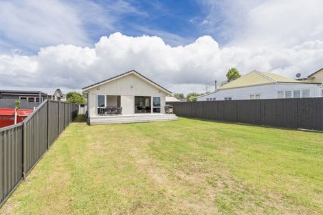 Photo of property in 4 Eyre Street, Henderson, Auckland, 0612