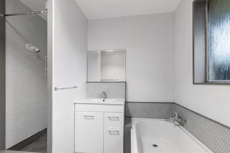 Photo of property in 2/125a Mackenzie Avenue, Woolston, Christchurch, 8023