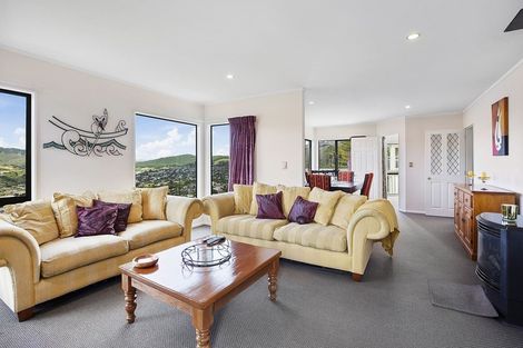 Photo of property in 13 Chastudon Place, Tawa, Wellington, 5028