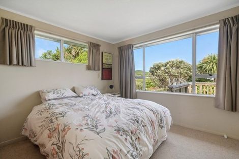 Photo of property in 93 Pikarere Street, Titahi Bay, Porirua, 5022