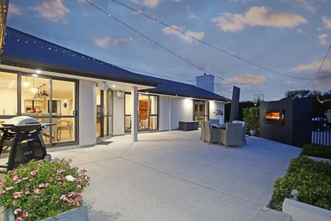 Photo of property in 12 Calderwood Close, Waiuku, 2123