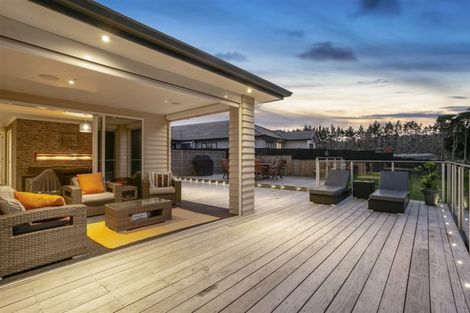 Photo of property in 21 Kahika Grove, Huapai, Kumeu, 0810