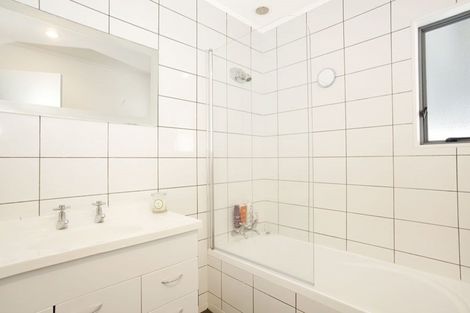 Photo of property in 2/260 Meola Road, Point Chevalier, Auckland, 1022