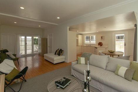 Photo of property in 21 Milton Road, Bluff Hill, Napier, 4110