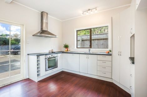 Photo of property in 19a Lyndhurst Road, Tawa, Wellington, 5028