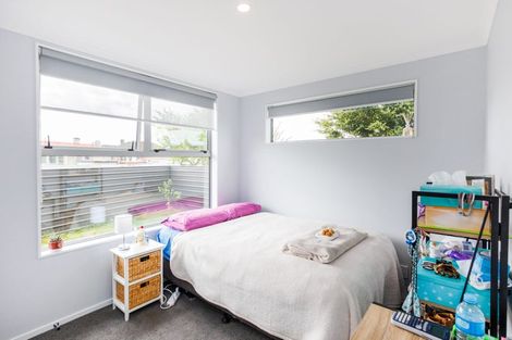 Photo of property in 58 Exeter Crescent, Takaro, Palmerston North, 4412