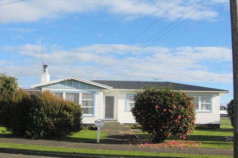 Photo of property in 2 Selwyn Street, Levin, 5510