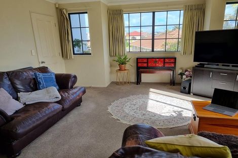 Photo of property in 26 Glen Bay Close, Pinehill, Auckland, 0632