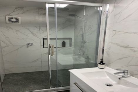 Photo of property in 1/27 Sandown Road, Rothesay Bay, Auckland, 0630