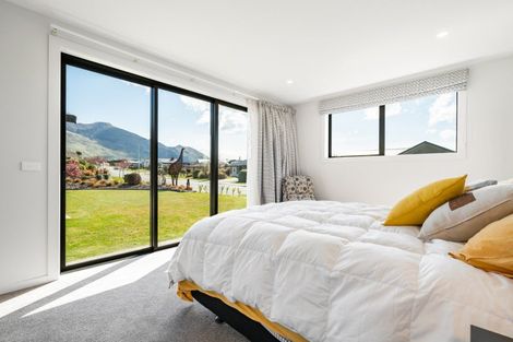 Photo of property in 1 Turnbull Crescent, Wanaka, 9305