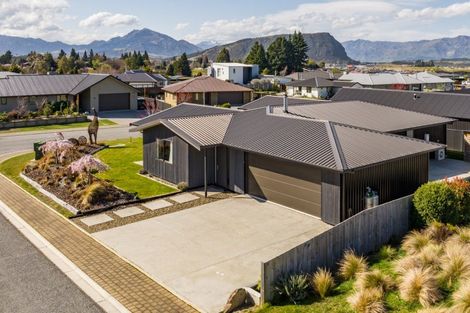 Photo of property in 1 Turnbull Crescent, Wanaka, 9305