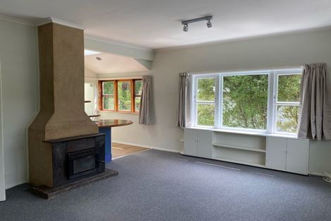 Photo of property in 7 Hampton Hill Road, Tawa, Wellington, 5028