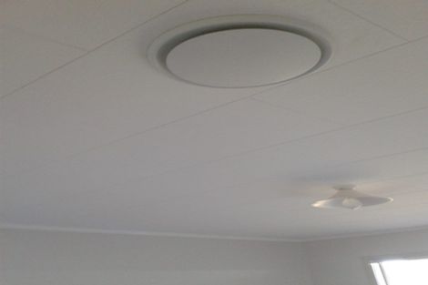 Photo of property in 2 Ranger Place, Wattle Downs, Auckland, 2103