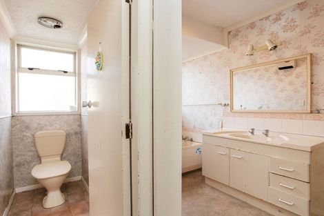 Photo of property in 16 Basingstoke Street, Aranui, Christchurch, 8061