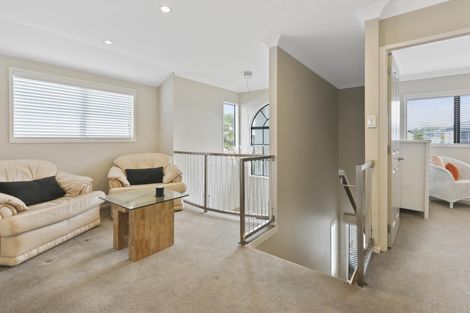 Photo of property in 21 Corsica Way, Karaka, Papakura, 2113