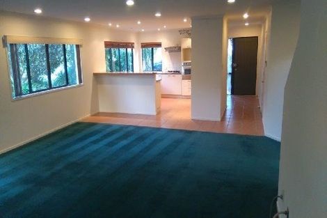 Photo of property in 8 Northcross Drive, Oteha, Auckland, 0632