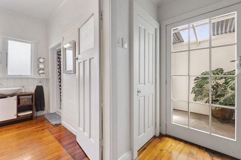 Photo of property in 96 Tukapa Street, Westown, New Plymouth, 4310