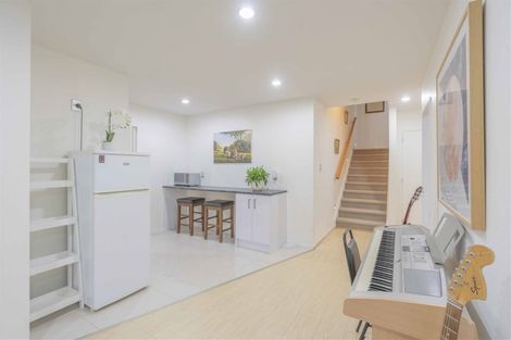 Photo of property in 13 Bintulu Place, Fairview Heights, Auckland, 0632