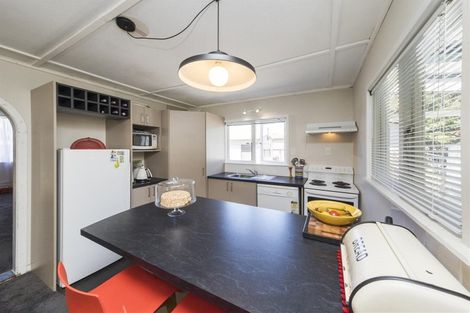 Photo of property in 2 Maunder Street, Marton, 4710