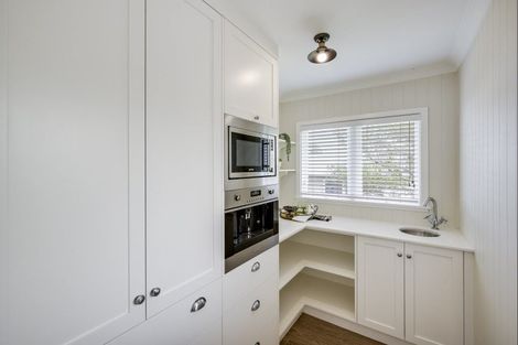 Photo of property in 2 Lovat Street, Havelock North, 4130