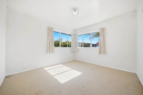 Photo of property in 938 East Coast Road, Northcross, Auckland, 0630