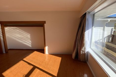 Photo of property in 17 Salamanca Road, Sunnynook, Auckland, 0620